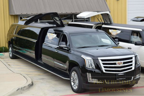 Consider These Things Before You Hire a Limousine Service for Your Prom